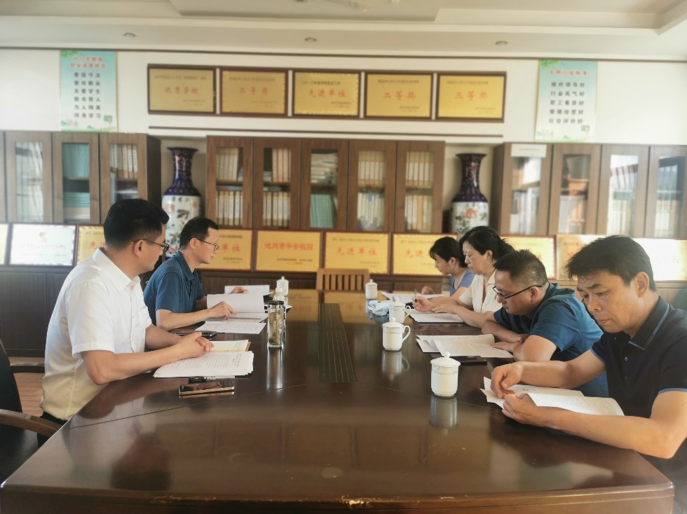 座谈会.jpg